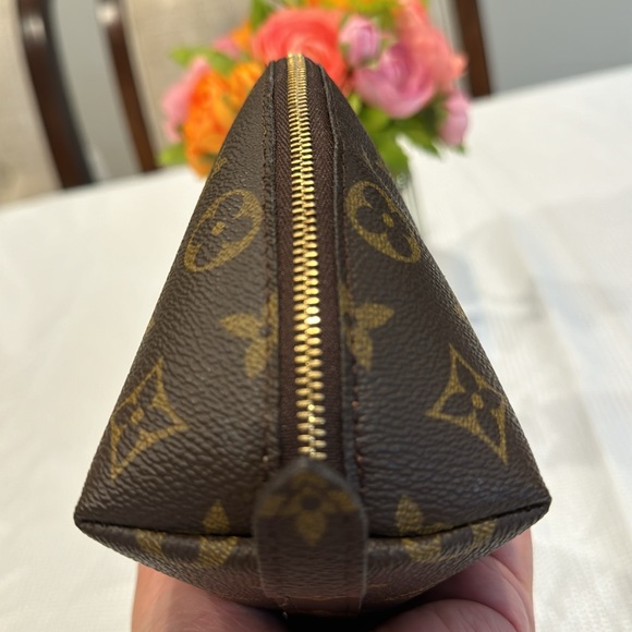 Authentic Louis Vuitton Demi Ronde pouch - Picture 4 of 11